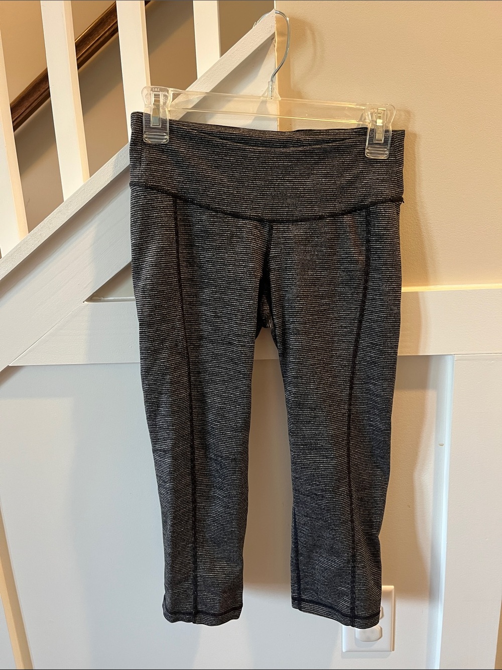 Old Navy Heathered Black & Gray Capris Leggings